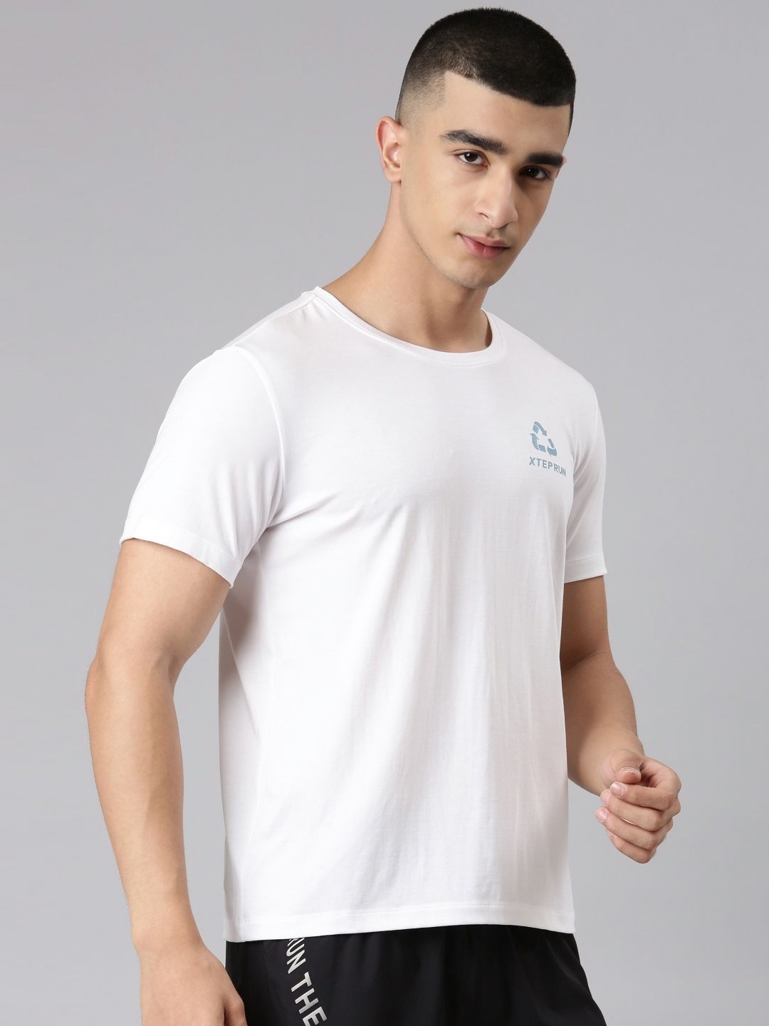 

Xtep Men Stretchex Typography Printed Round Neck T-shirt, White