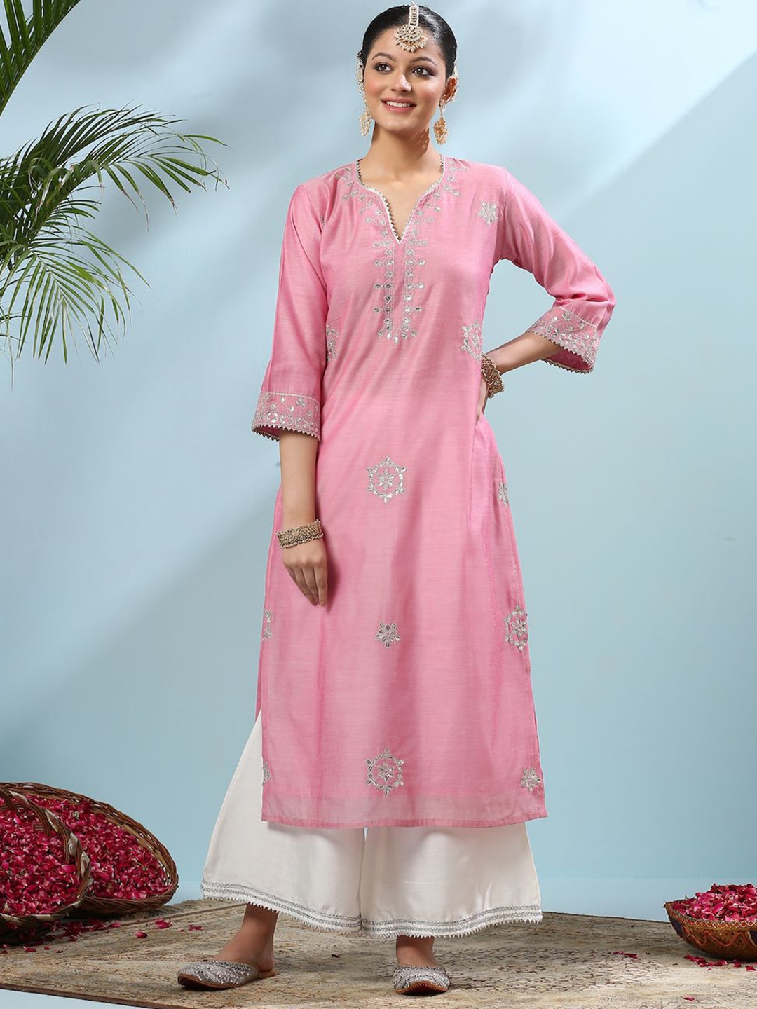 

Tahiliya Yoke Design Thread Work Chanderi Silk Straight Kurta, Pink