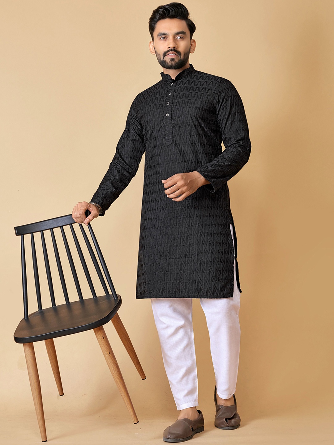 

Zurika Fashion Men Embroidered Thread Work Kurta, Black