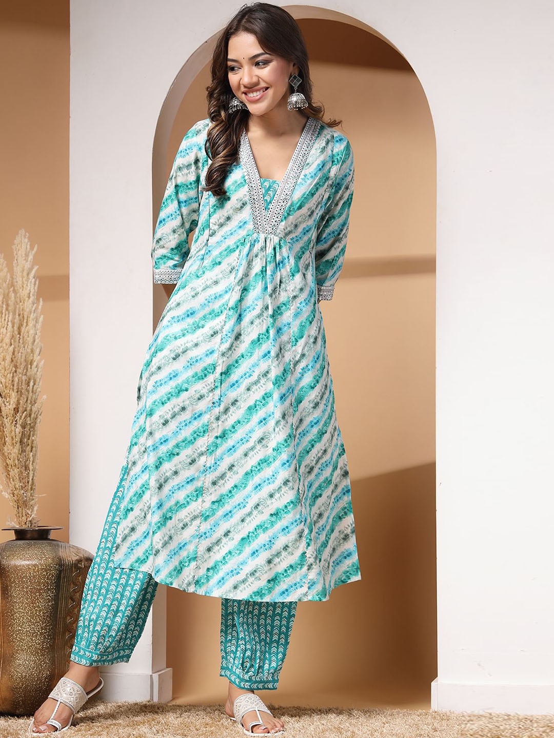 

House Of Zelena Women Printed Regular Mirror Work Maternity Kurta with Pyjamas, Turquoise blue