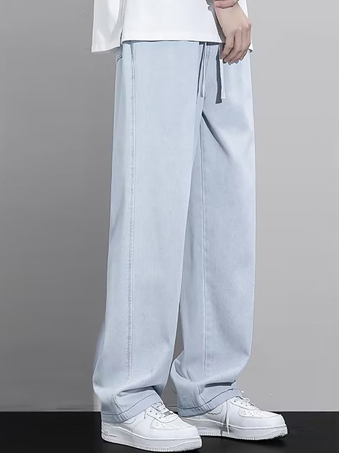 

StyleCast x Revolte Men Relaxed Fit Mid-Rise Jeans, Blue