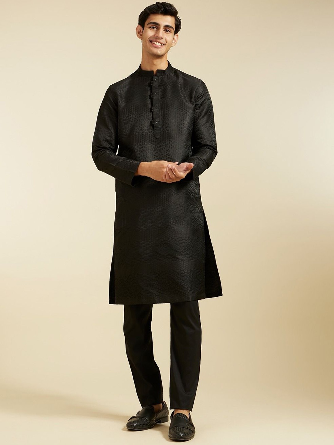 

Diwas by Manyavar Thread Work Mandarin Collar Straight Kurta, Black