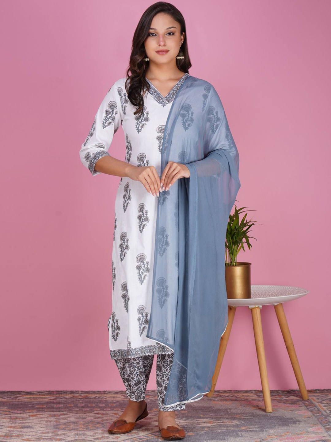 

METRO-FASHION Floral Printed Pure Cotton Sequinned Kurta With Salwar & Dupatta, White