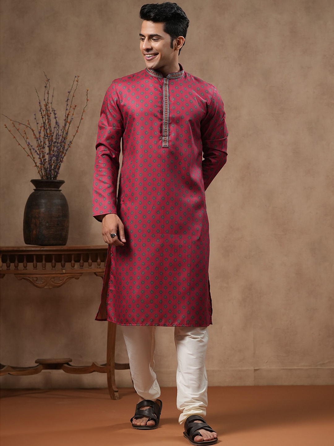 

Ethnic India Geometric Printed Thread Work Mandarin Collar Straight Kurta, Red