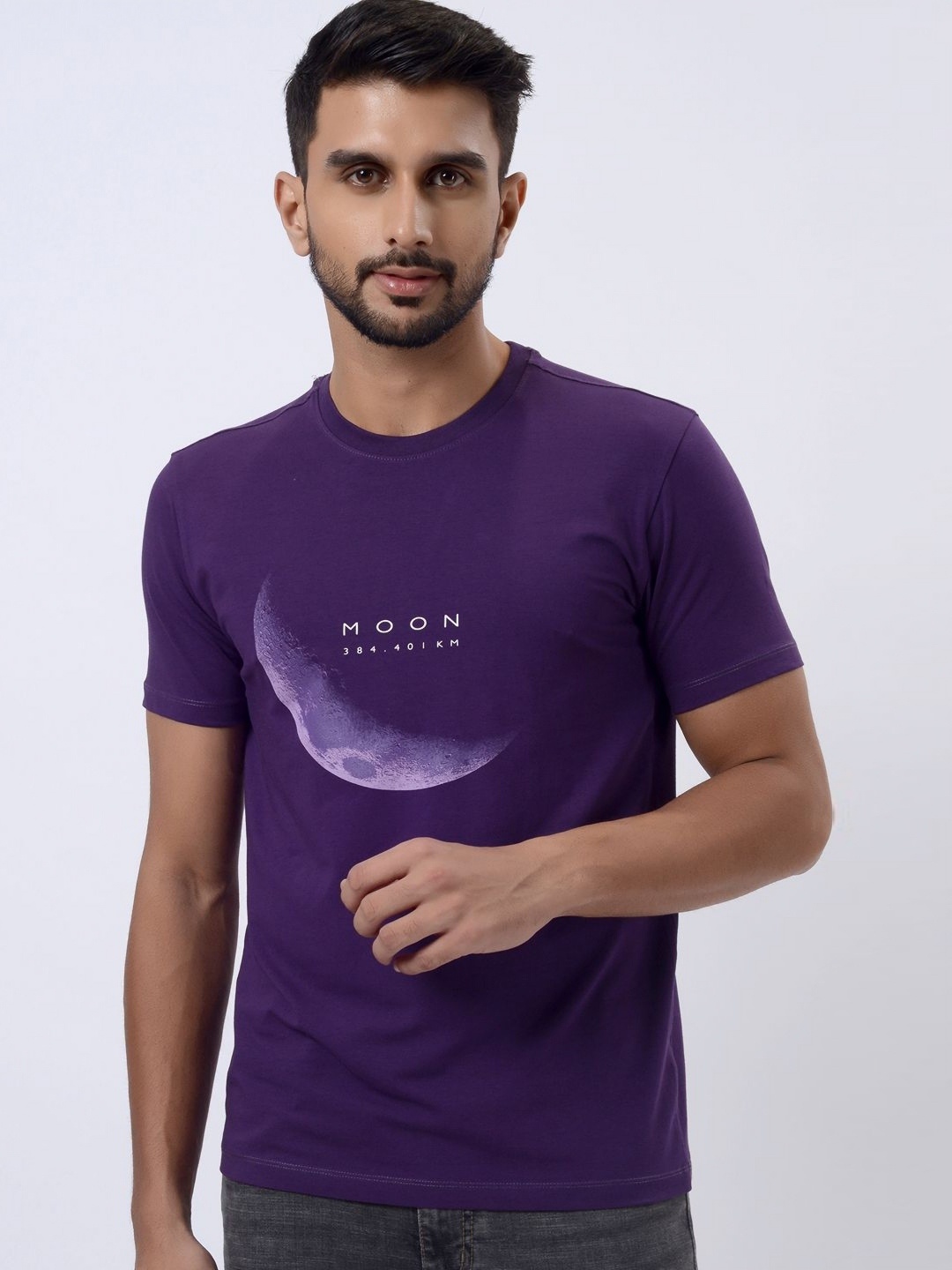 

JADE BLUE Men Typography Printed Pure Cotton Slim Fit T-shirt, Purple