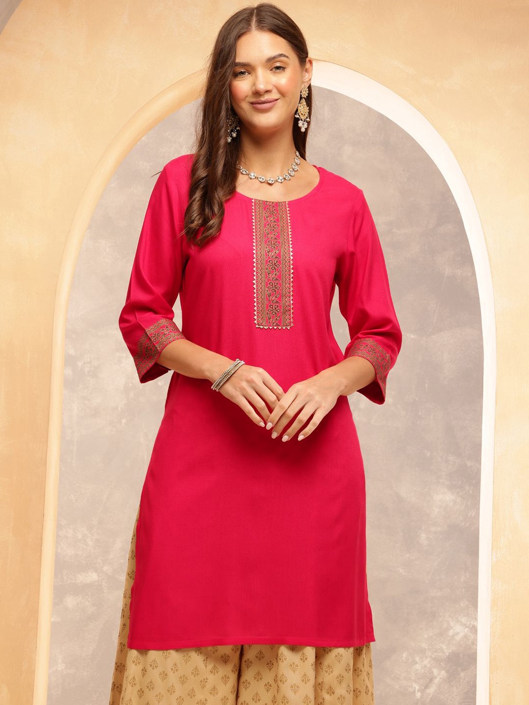 

Anouk Rustic Floral Printed Round Neck Three-Quarter Sleeves Viscose Rayon Straight Kurta, Fuchsia