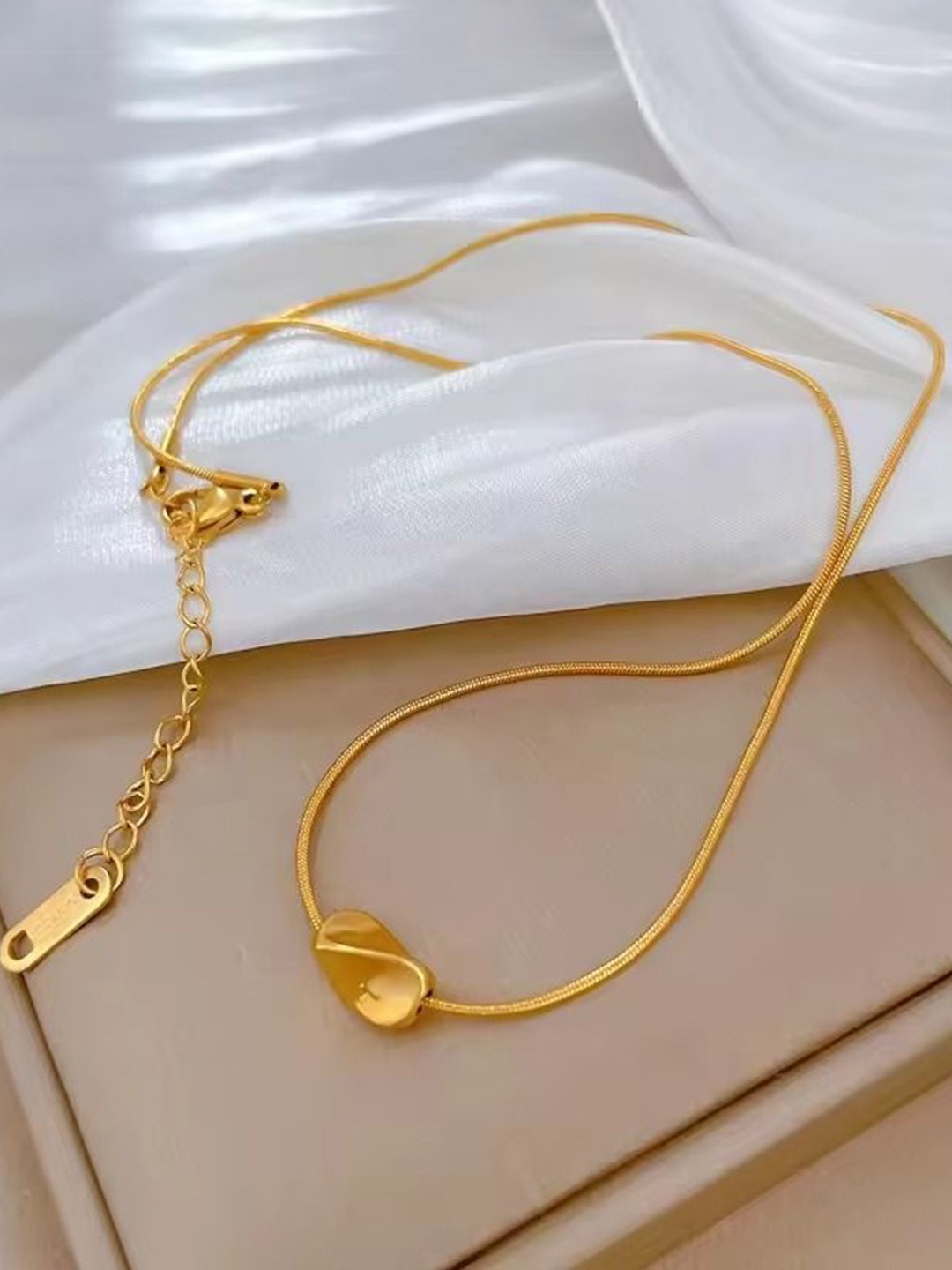 

DIVASTRI Gold-Plated Anti-tarnish Pendant Necklace