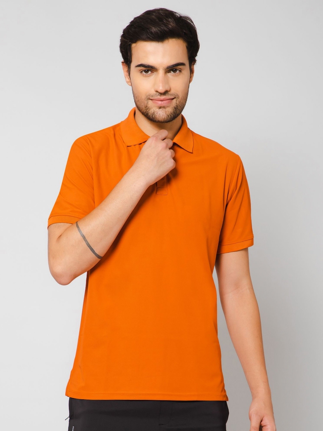 

Canjuice Men Solid Polo Collar T-shirt, Orange