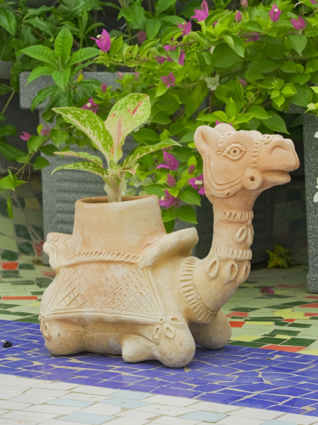 

Swadeh Hump Camel Clay Planter, Brown