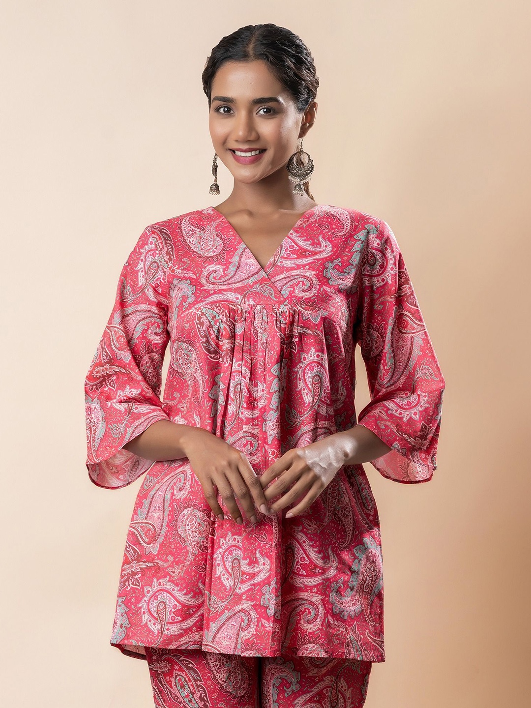 

GULABOSITABO Paisley Printed V-Neck Three-Quarter Sleeves Pure Cotton Top, Pink