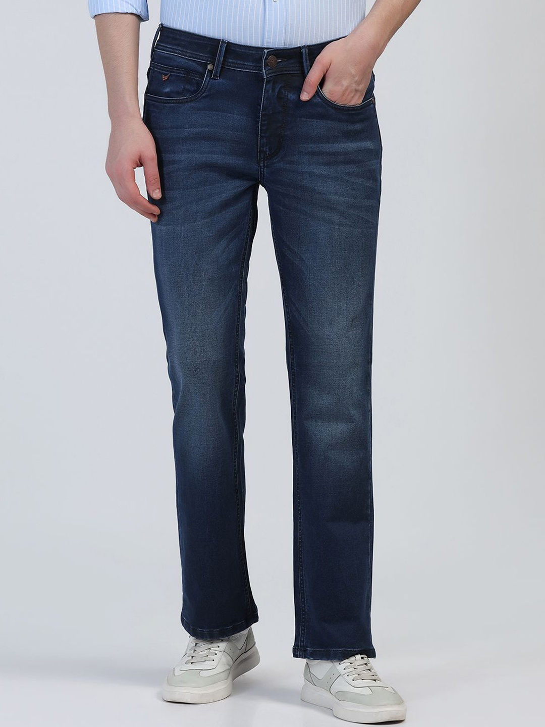 

Blackberrys Men Low-Rise Light Fade Jeans, Blue