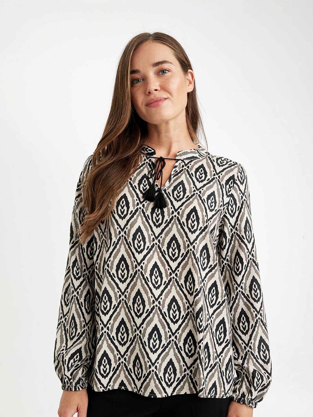 

DeFacto Women Ethnic Motifs Printed Tie-Up Neck Top, White