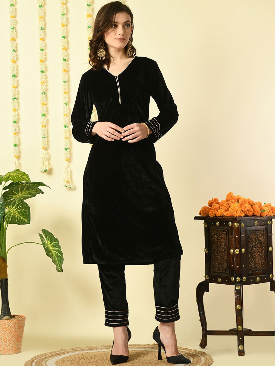 

Myshka Women Regular Velvet Kurta with Trousers, Black