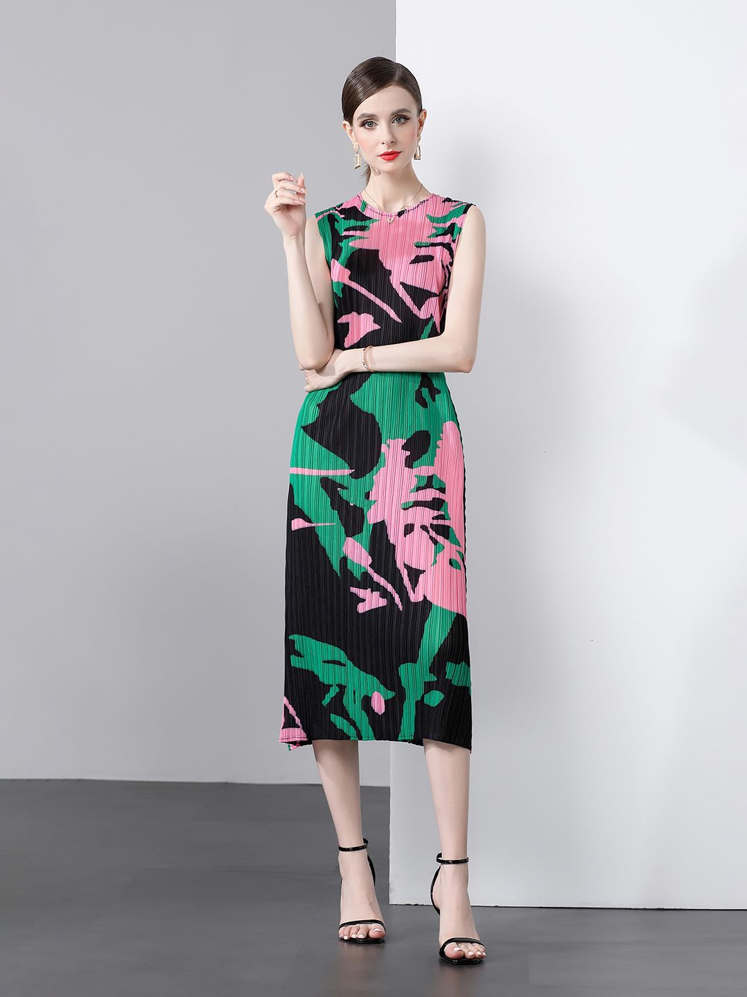 

JC Collection Women Abstract Printed Round Neck Sleeveless Sheath Midi Dress, Black