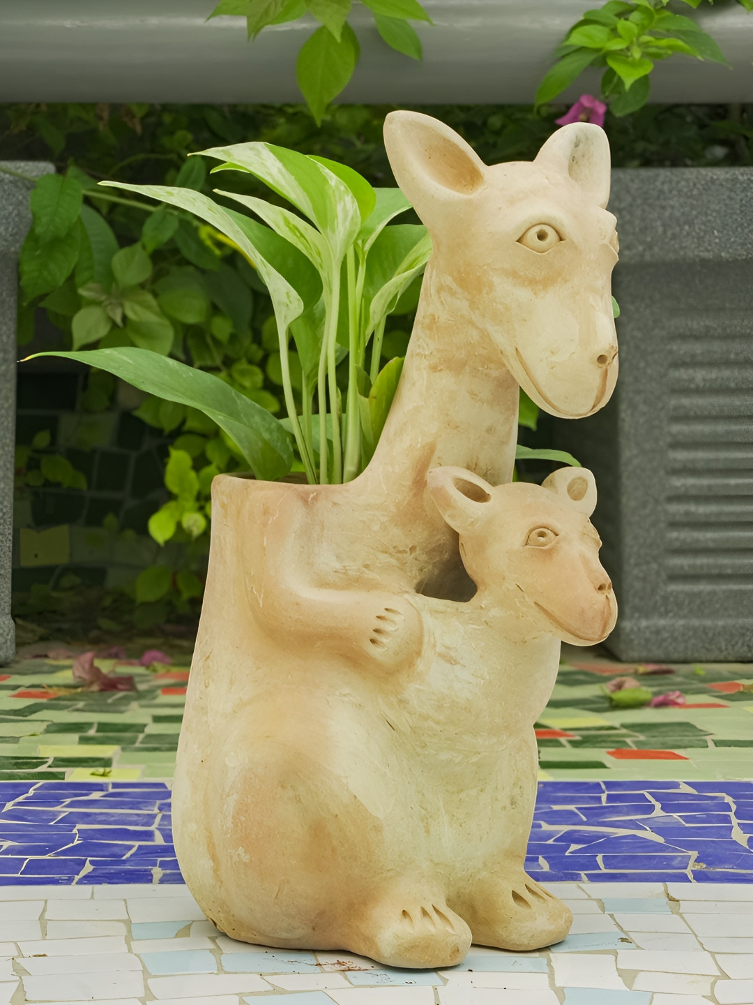 

Swadeh Hoppy Kangaroo Clay Planter, Brown