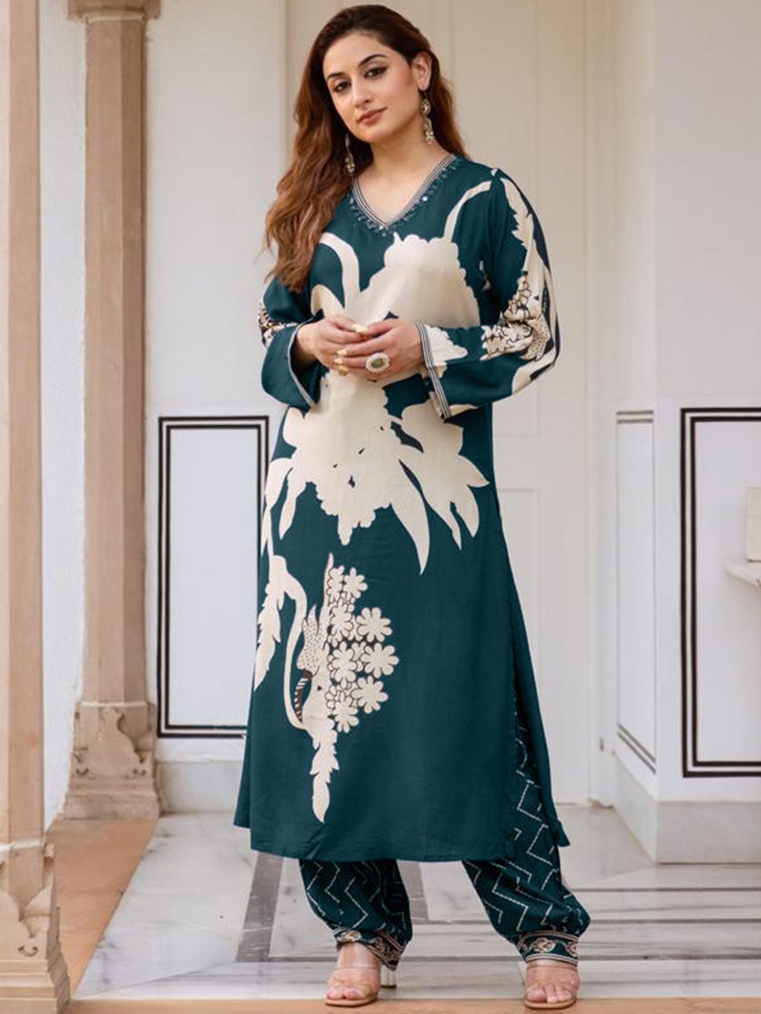

Indo Era Women Floral Printed Regular Sequinned Kurta with Salwar, Teal