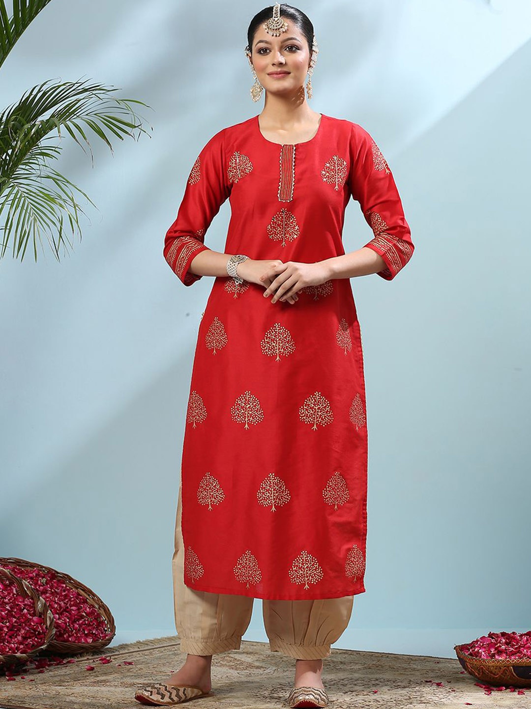 

Tahiliya Ethnic Motifs Printed Gotta Patti Straight Kurta, Red