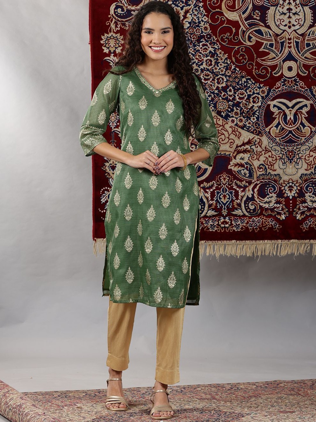 

AURELIA Women Printed Sequinned Kurta, Green