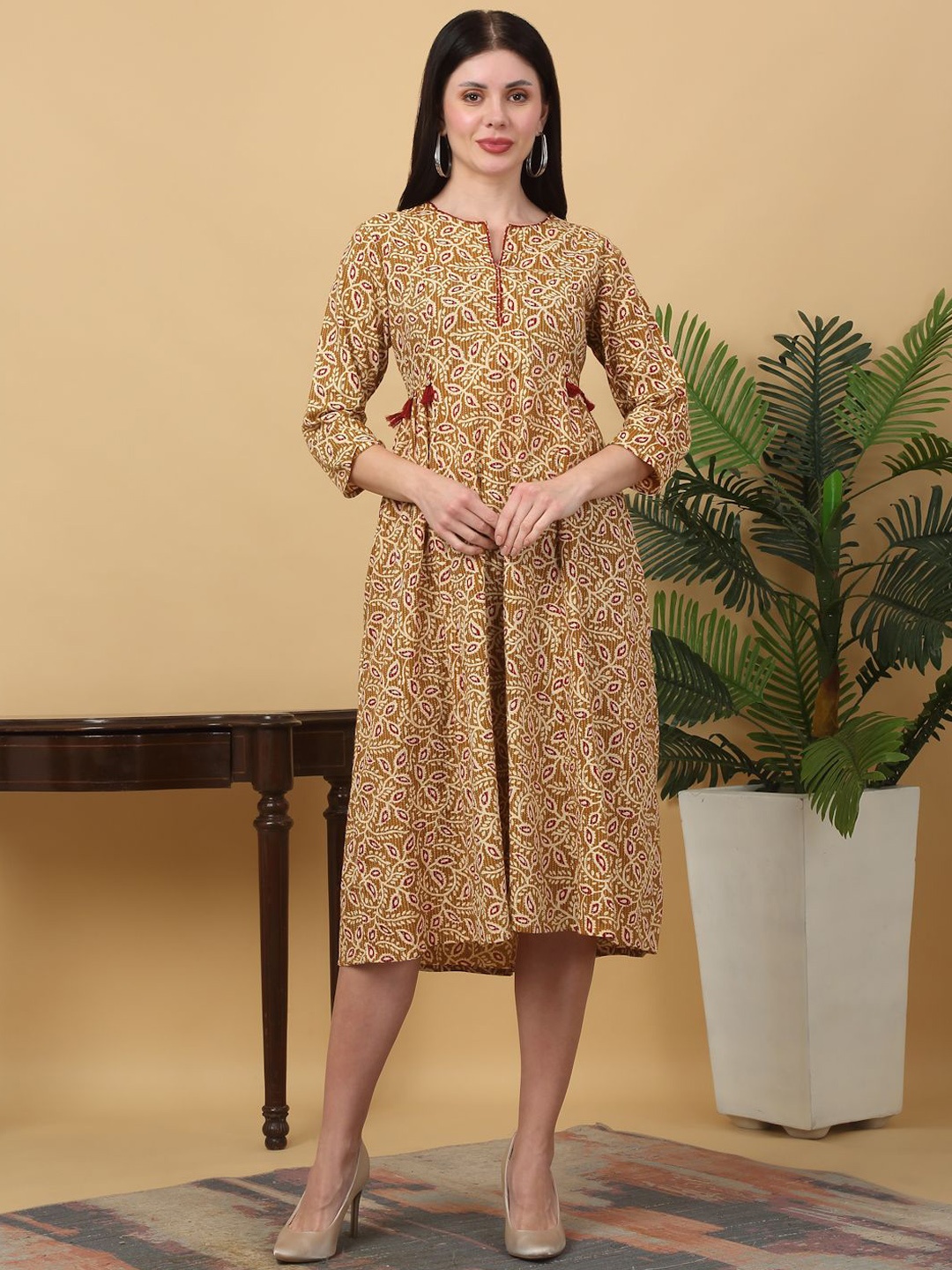 

KALINI Women Floral Printed Floral Kurta, Mustard