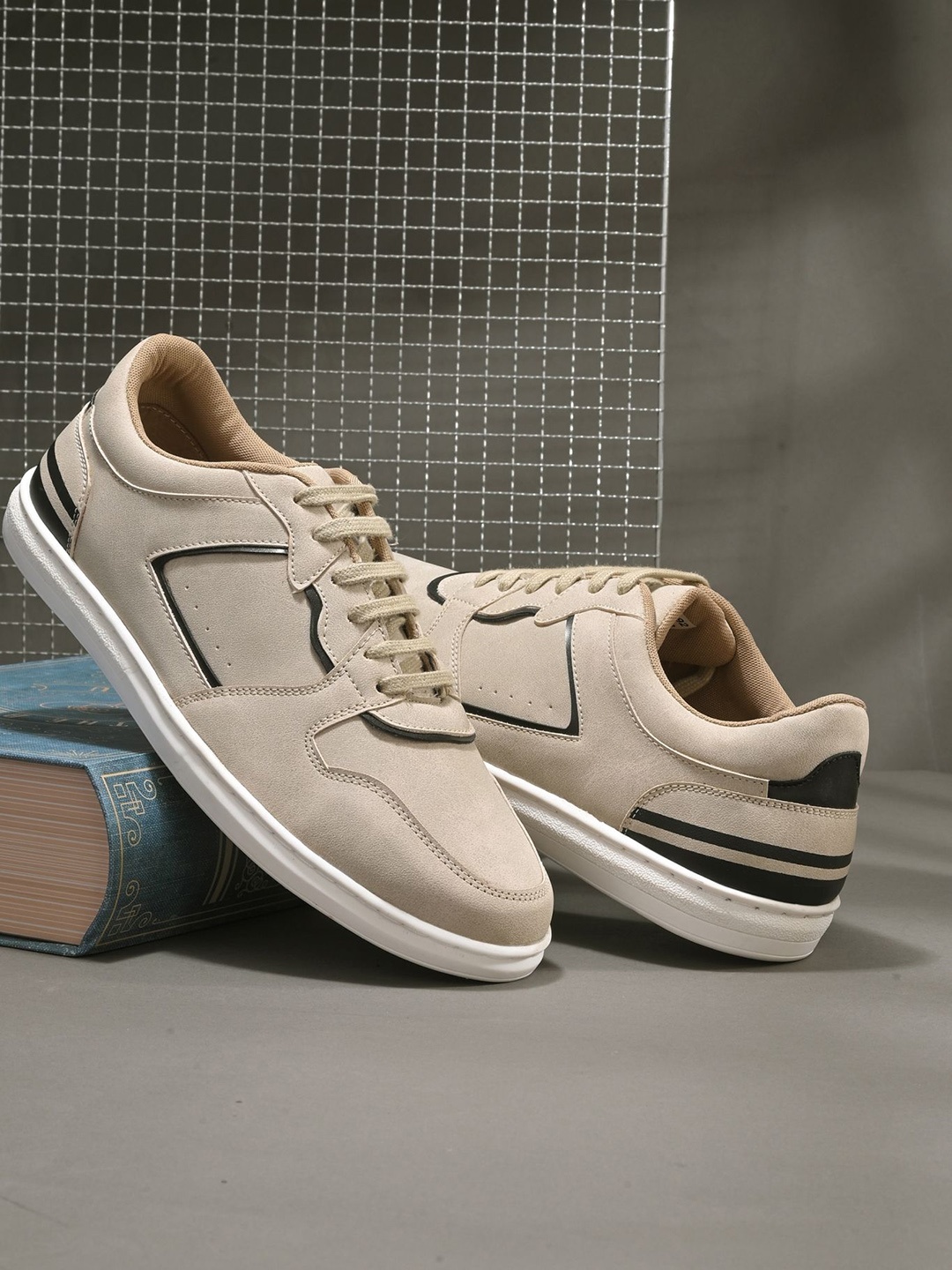 

The Roadster Lifestyle Co Men Lace-Ups Casual Sneakers, Brown