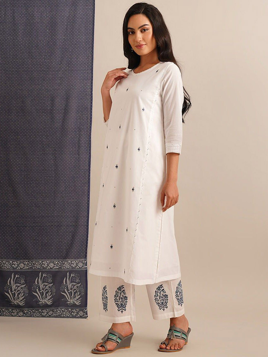 

JAYPORE Ethnic Motifs Embroidered Pure Cotton Regular A-Line Kurta, White