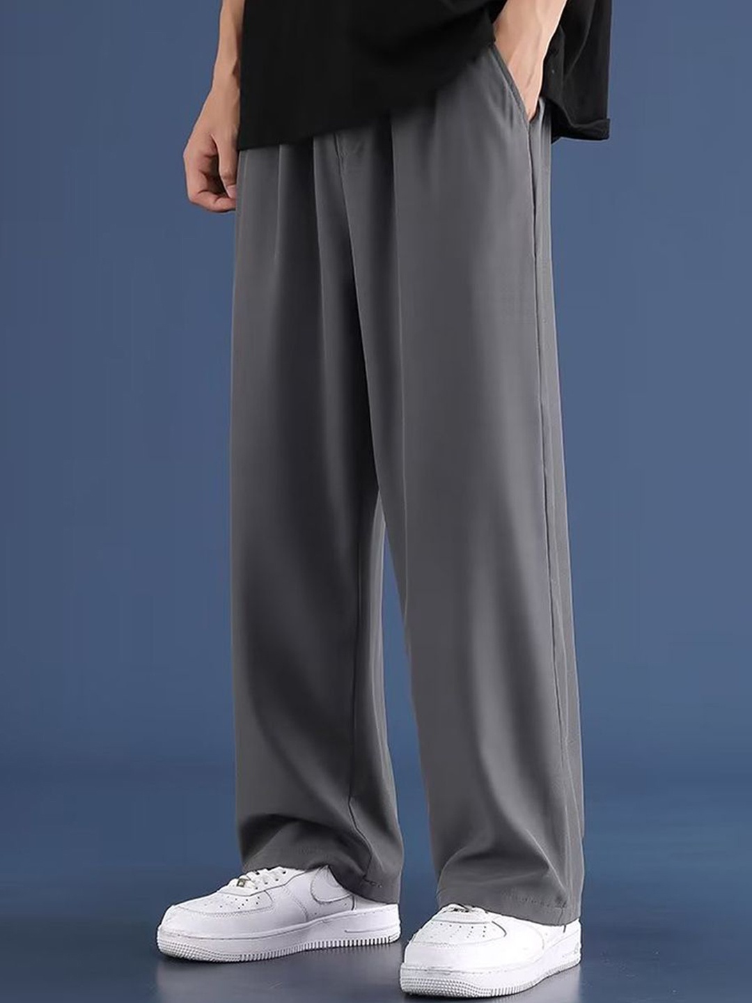 

StyleCast x Revolte Men Solid Loose Fit Pleated Trousers, Grey