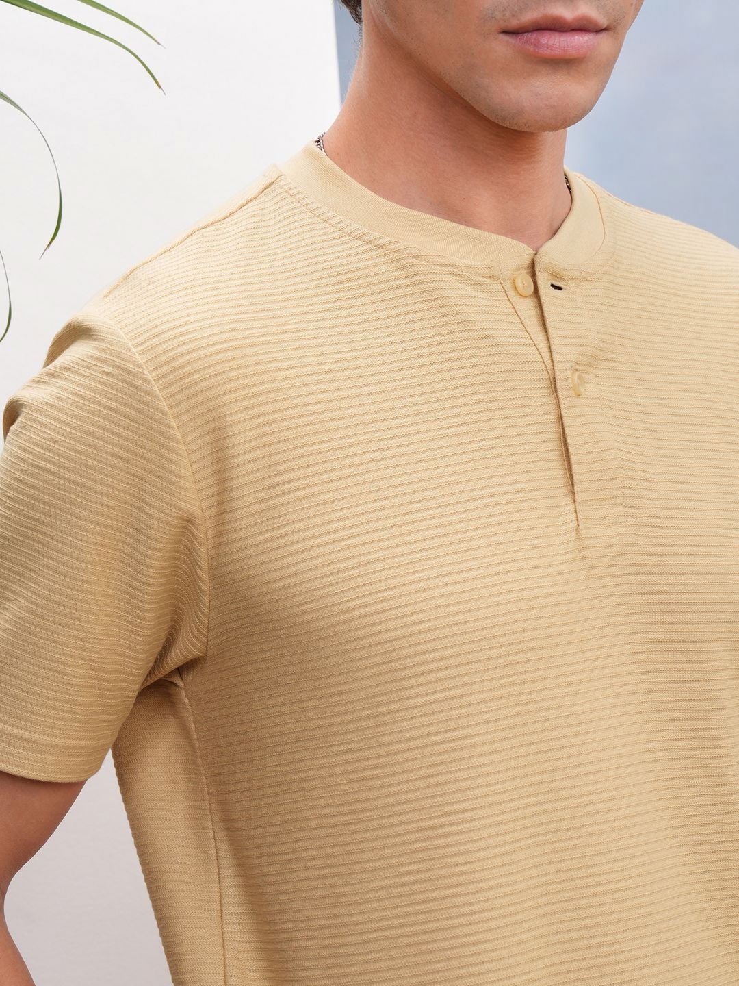 

HIGHLANDER Men Self Design Henly Relaxed Fit Tshirt, Beige