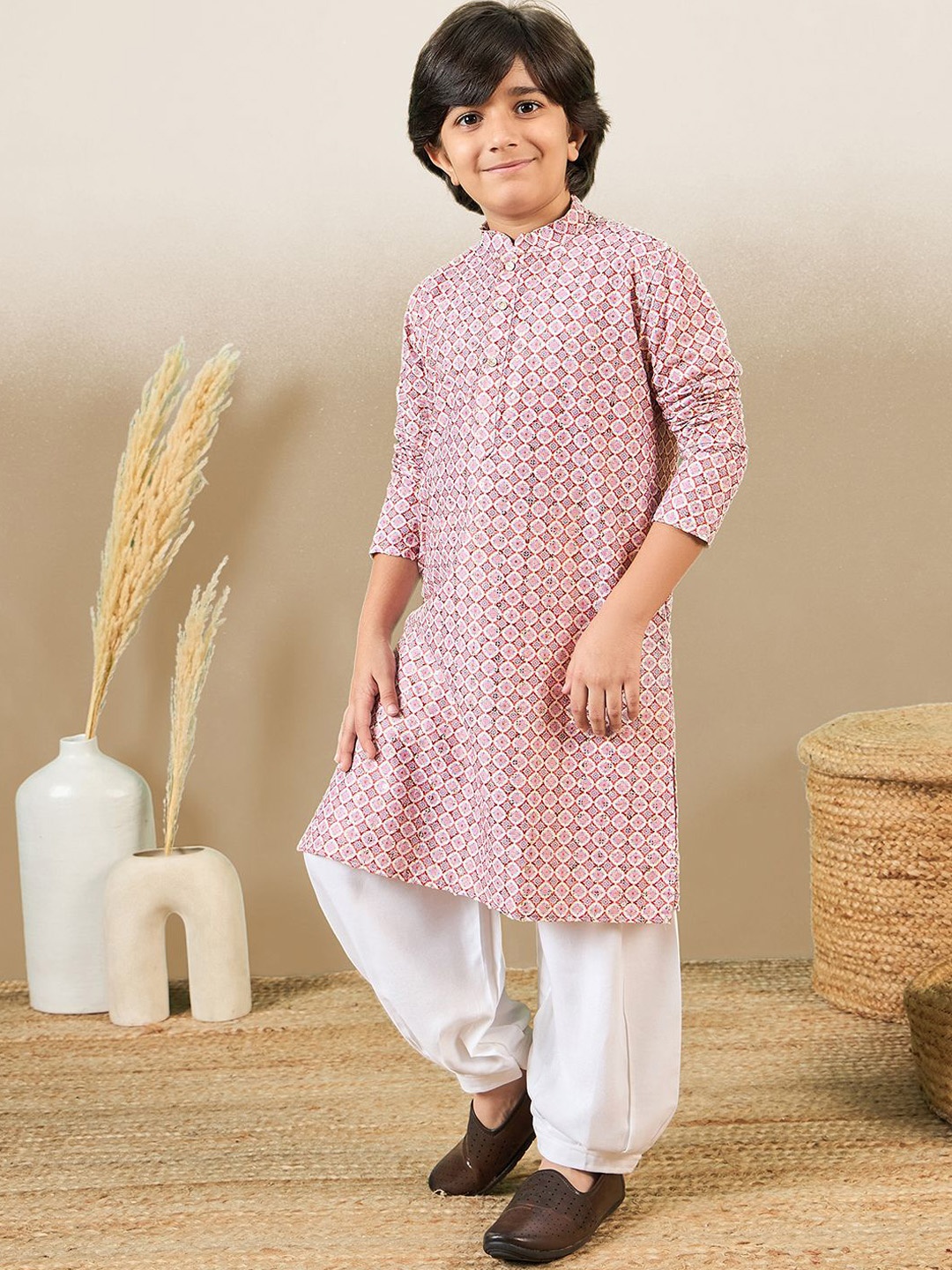 

Here&Now X Sanwara Boys Floral Printed Sequinned Straight Kurta With Patiala, Pink