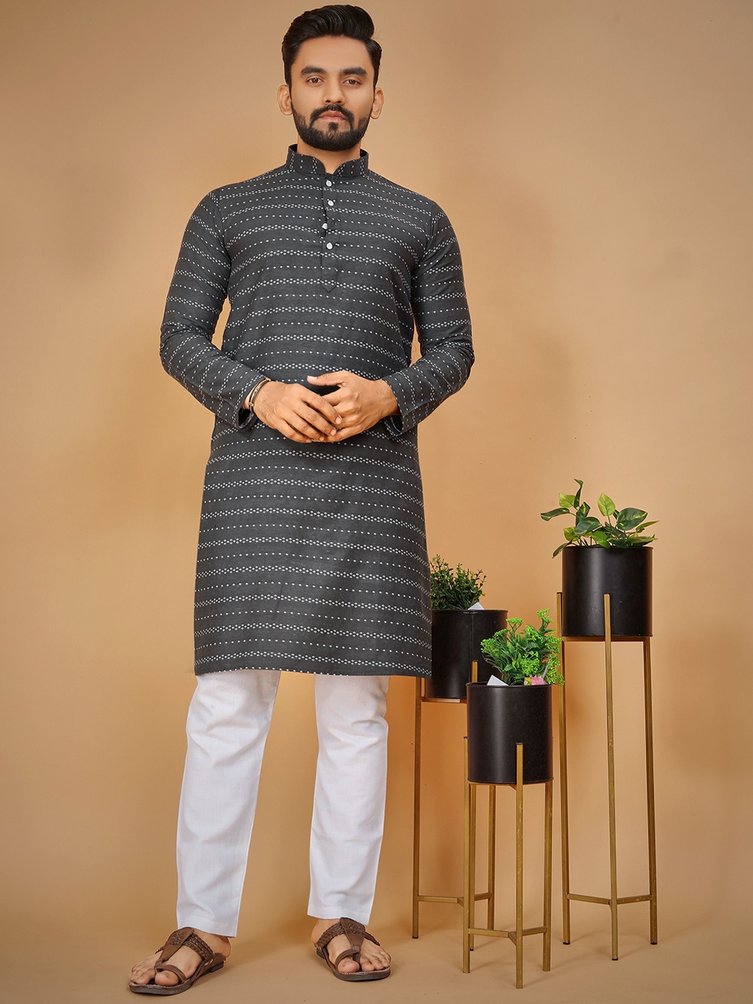 

Zurika Fashion Men Printed Thread Work Kurta, Grey