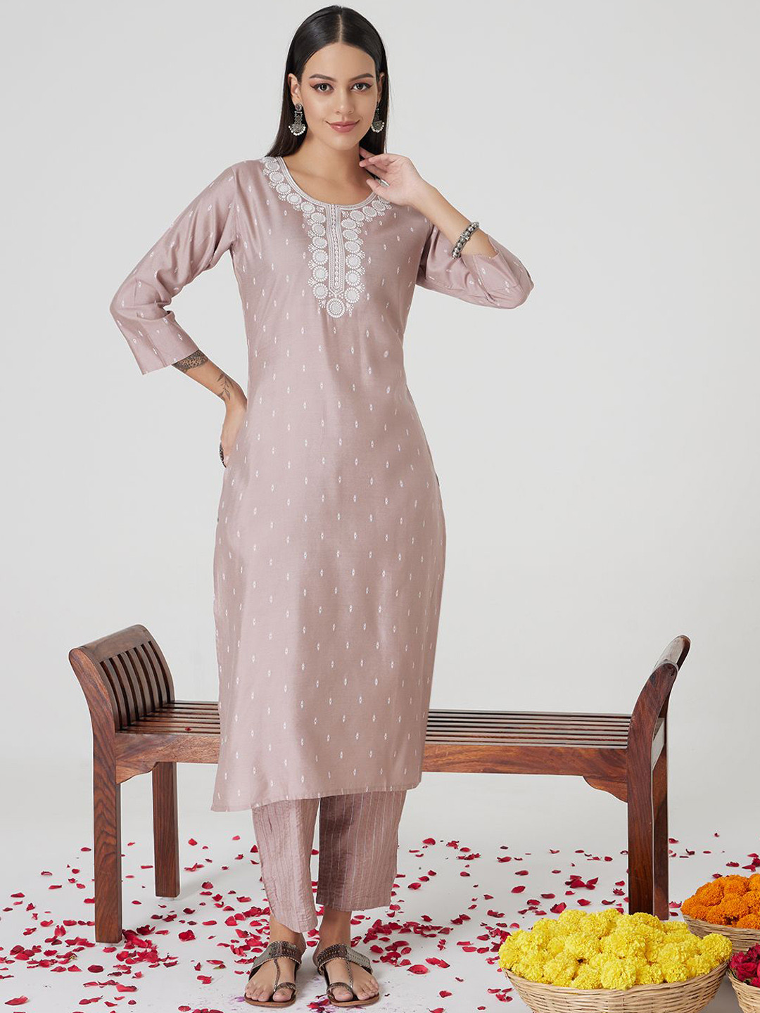 

VESH Floral Embroidered Thread Work Round Neck Pure Cotton Straight Kurta with Trousers, Mauve