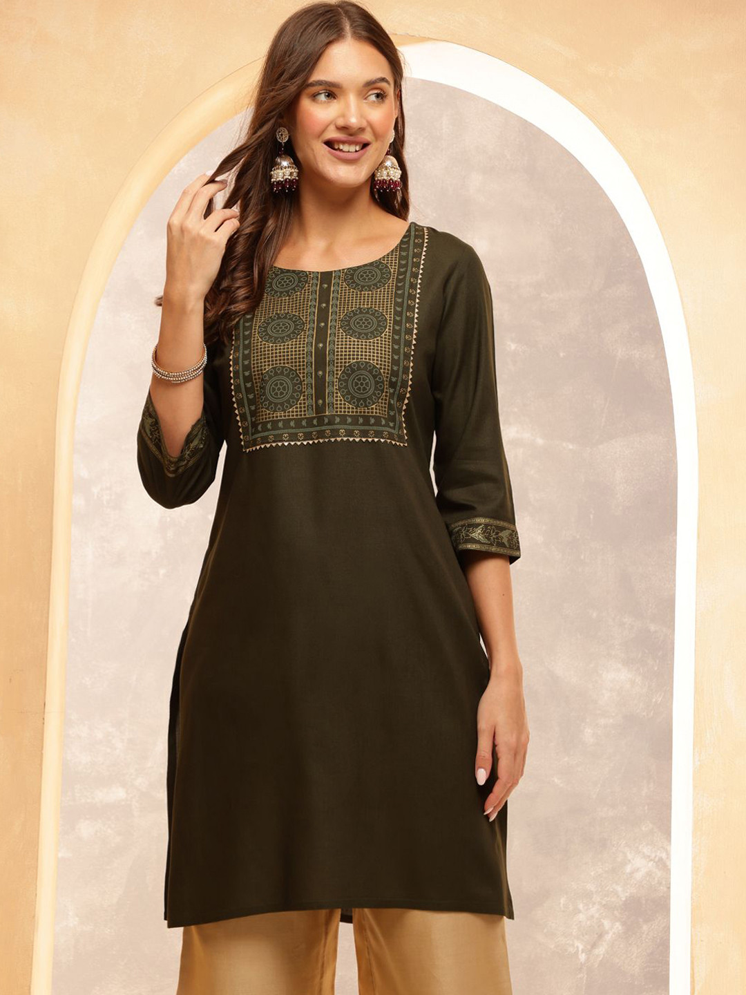 

Anouk Rustic Ethnic Motifs Printed Round Neck Straight Kurta, Green