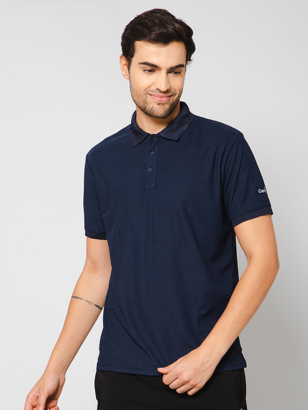 

Canjuice Men Solid Polo Collar T-shirt, Navy blue