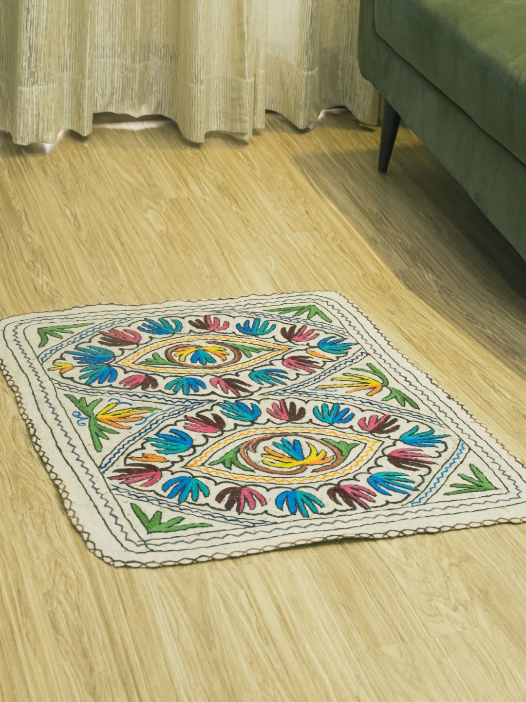 

Swadeh Living Room Rug - Chinar Gaze, White