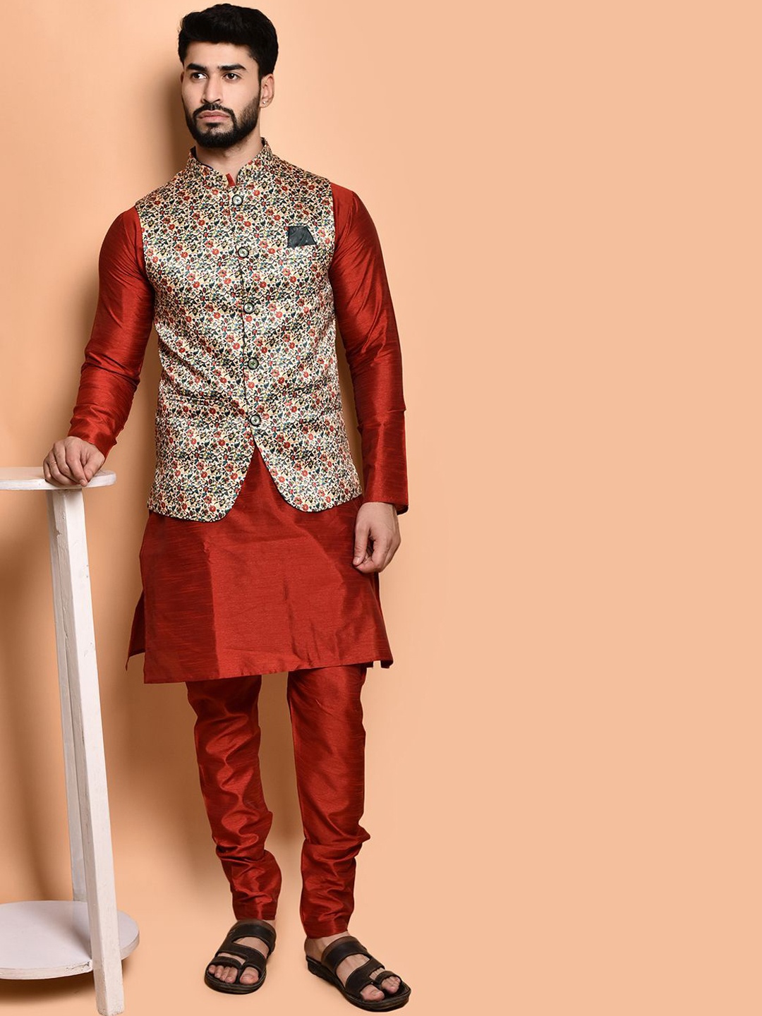 

PRINTCULTR Men Regular Pure Silk Kurta with Trousers, Red