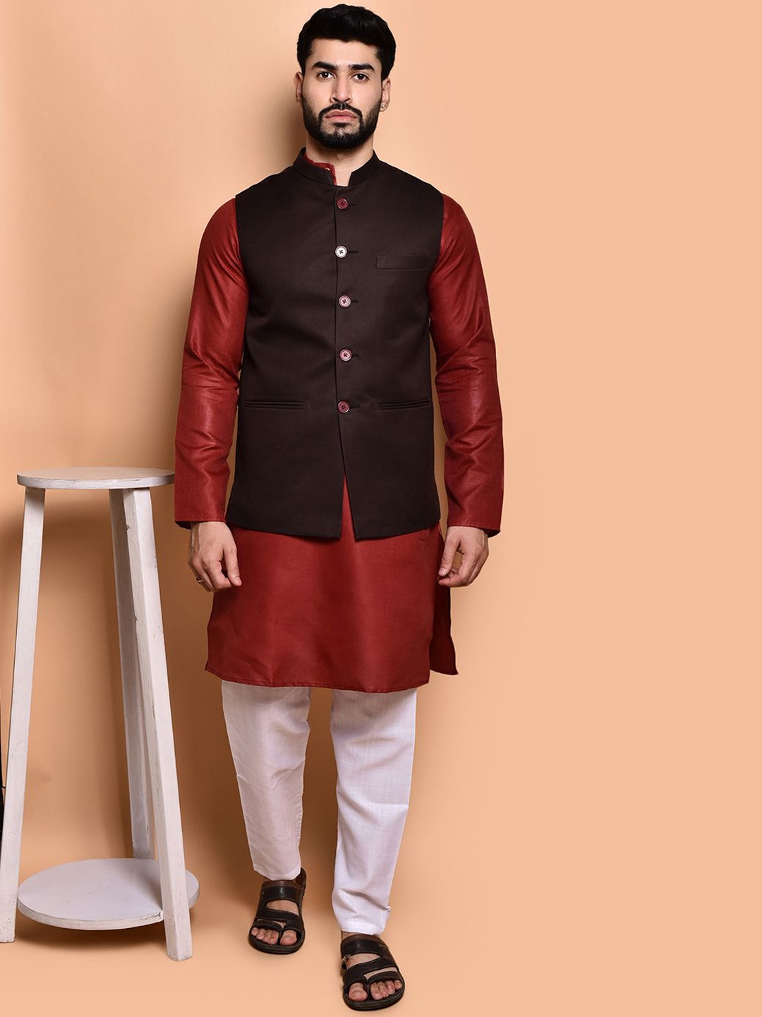 

PRINTCULTR Men Regular Pure Cotton Kurta with Trousers, Maroon