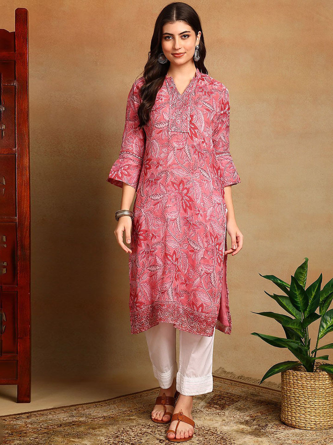 

Tahiliya Floral Printed Mandarin Collar Cotton Straight Kurta, Pink