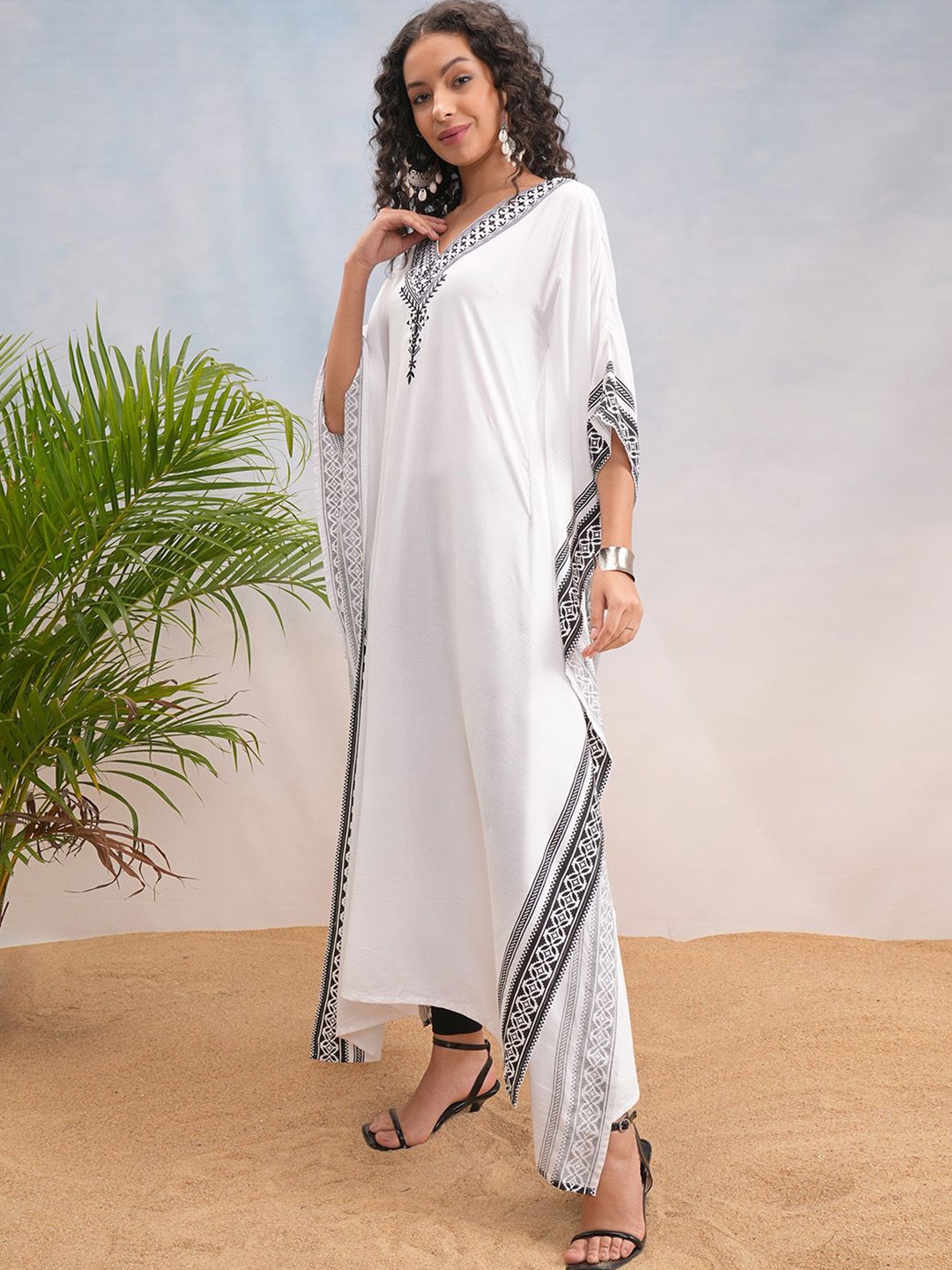 

Vishudh Embroidered Kimono Sleeve Ethnic Kaftan Longline Top, White