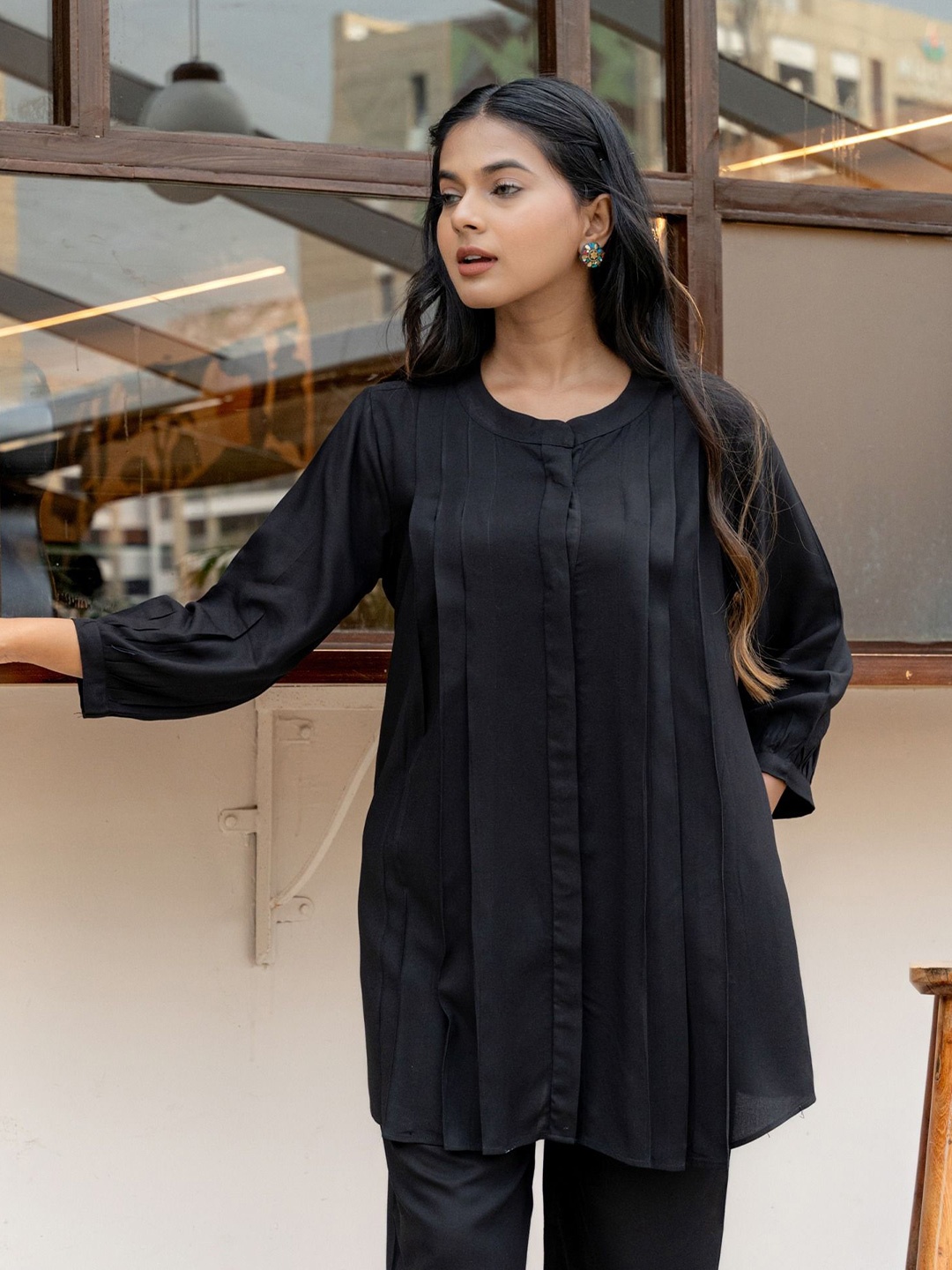 

GULABOSITABO Mandarin Collar Three-Quarter Puff Sleeves Top, Black
