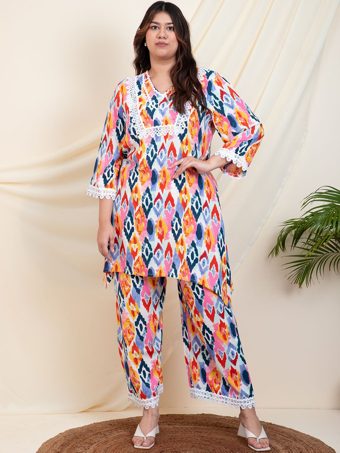 

DEEBACO Plus Size Ikkat Printed Tunic With Palazzo, White