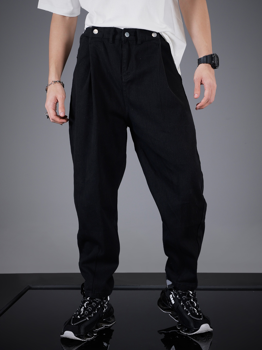 

SOKO STREET Men Pleated Relaxed Fit Jeans, Black