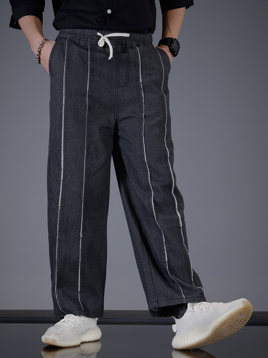 

SOKO STREET Men Chambray Straight Fit Trousers, Grey