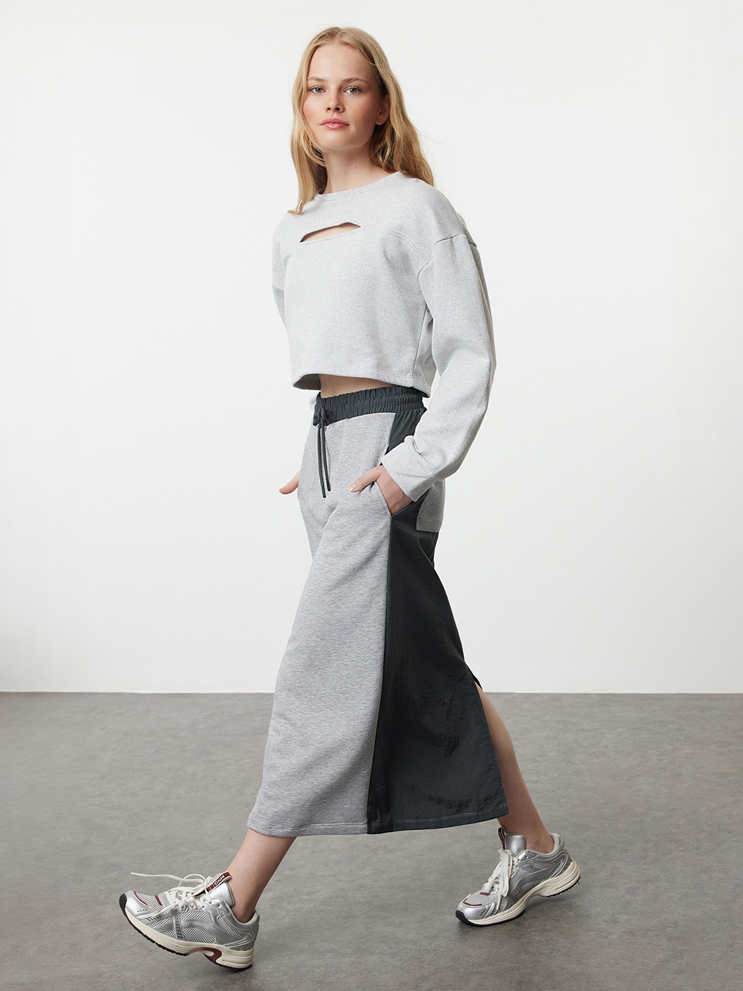 

Trendyol Colourblocked Knitted A-Line Midi Skirt, Grey