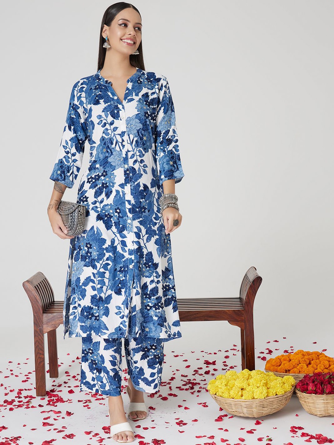 

VESH Floral Printed Mandarin Collar A-Line Kurta with Palazzos, Blue