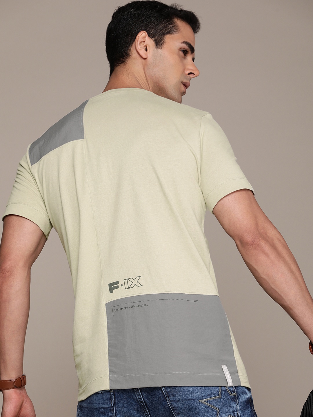 

FORCE IX Men Pure Cotton Colourblocked Casual T-shirt, Green
