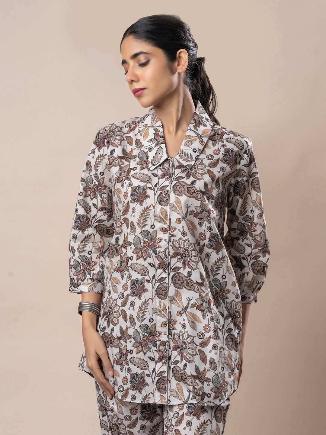 

GULABOSITABO Floral Printed Shirt Collar Three-Quarter Sleeves Pure Cotton Shirt, Off white