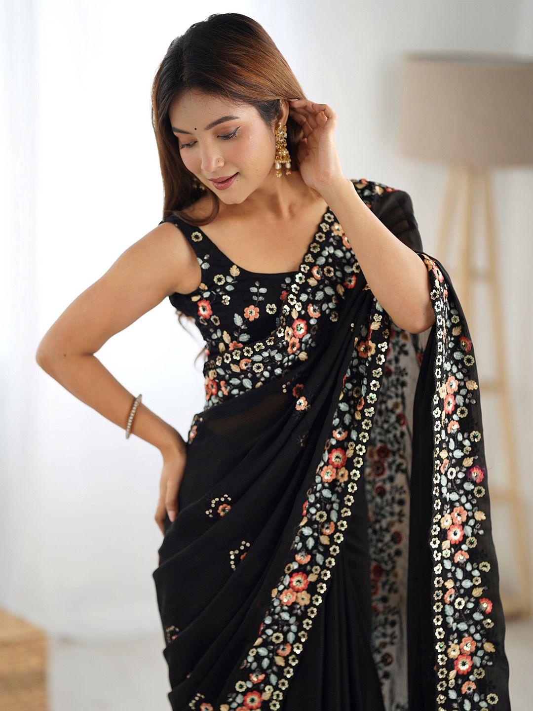

Sangria Embellished Saree With Blouse Piece, Black