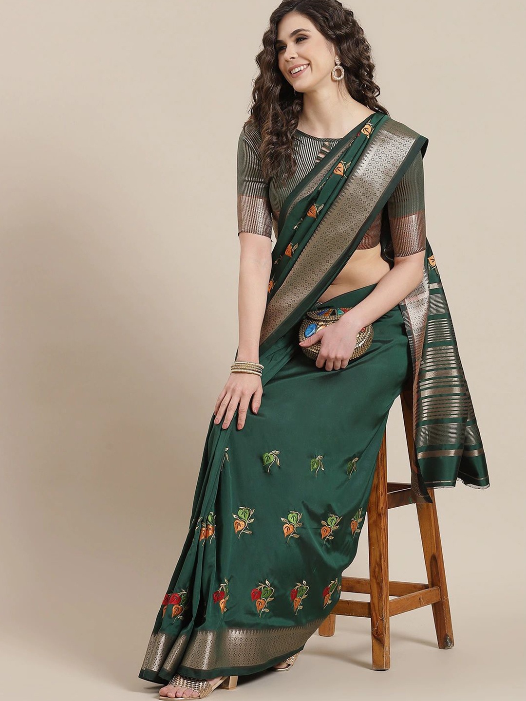 

KAVINDI Floral Embroidered Silk Cotton Saree, Green