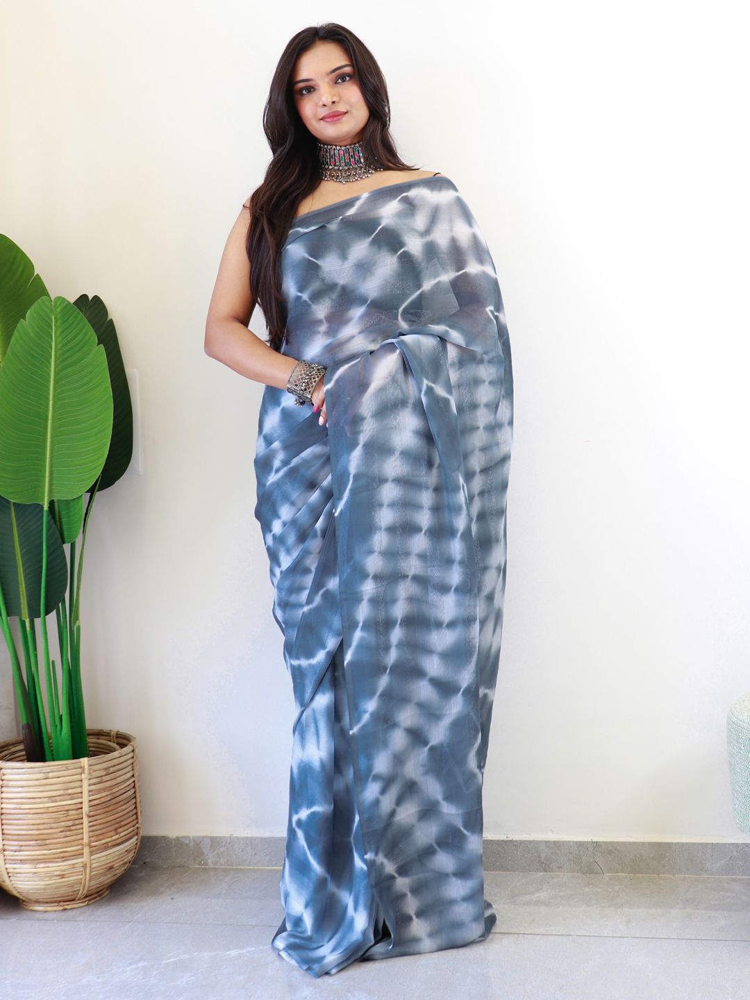 

Mitera Tie and Dye Ready to Wear Saree, Grey