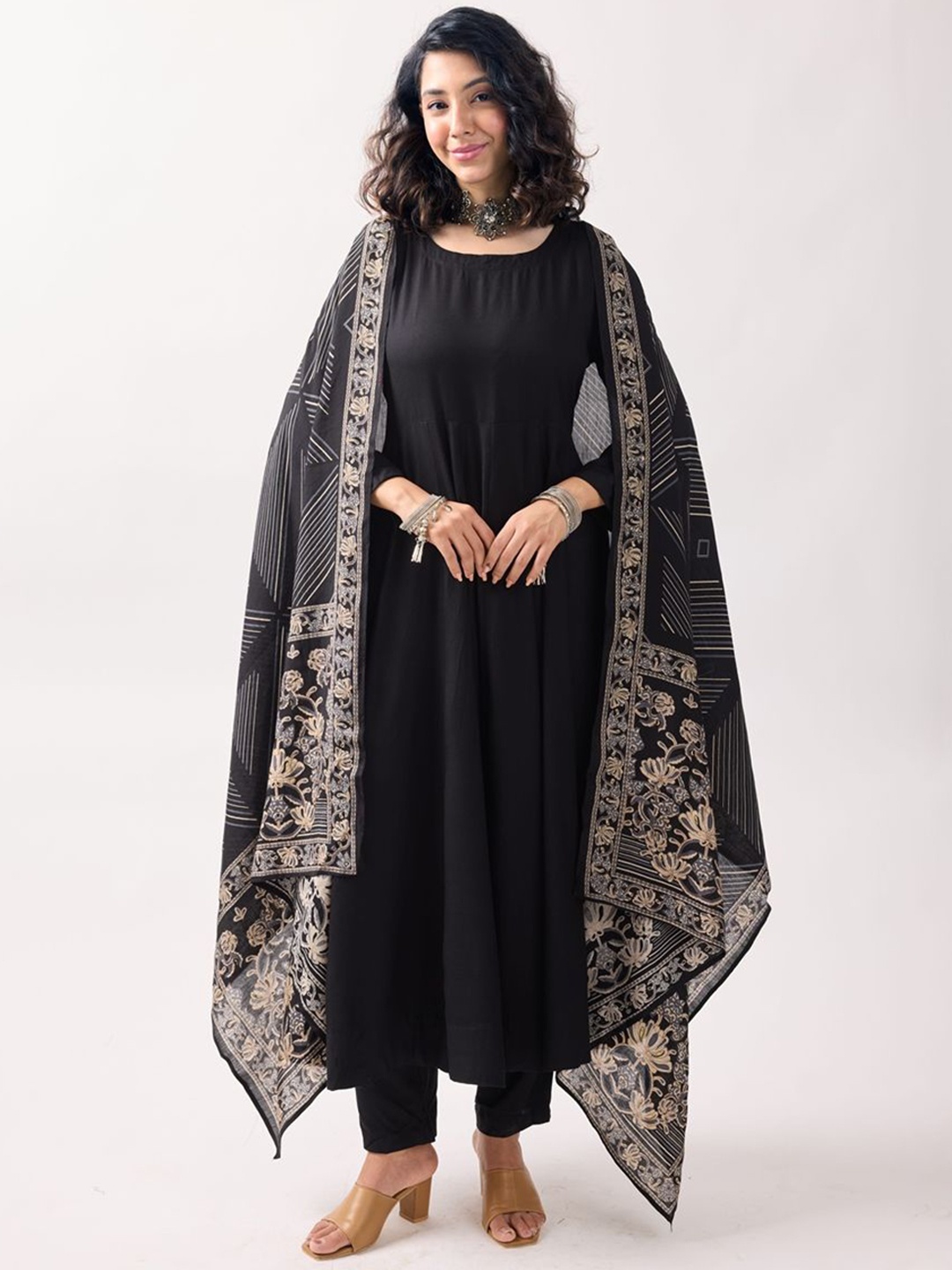 

BAESD Women Pleated Kurti with Palazzos & With Dupatta, Black