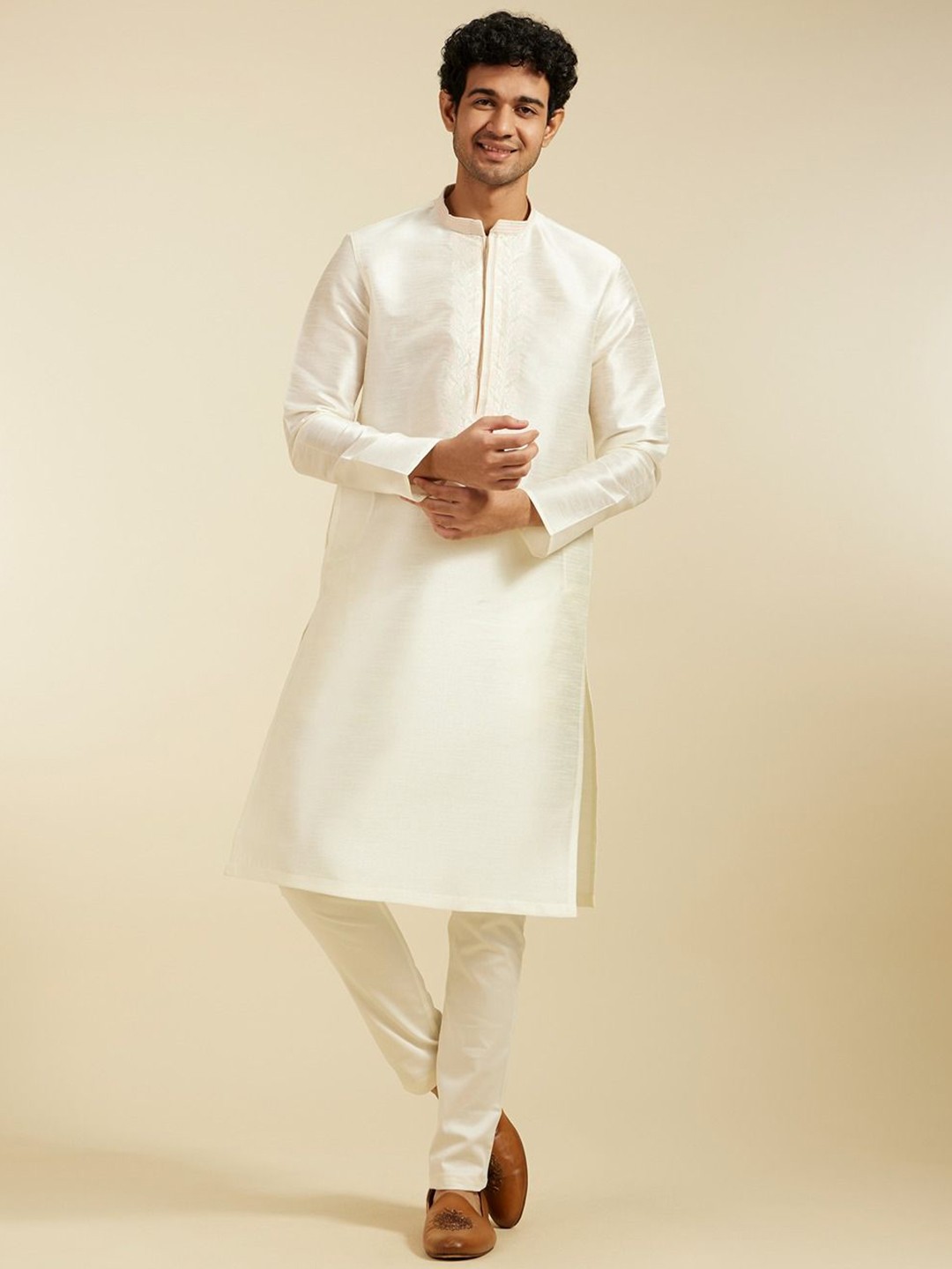 

Diwas by Manyavar Floral Yoke Design Thread Work Mandarin Collar Straight Kurta, White